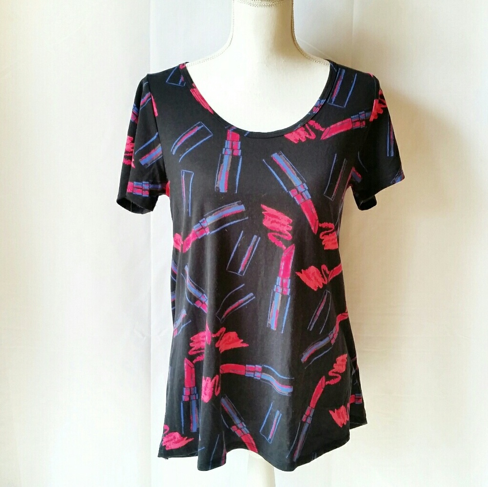 LuLaRoe Lipstick Print Classic T Shirt